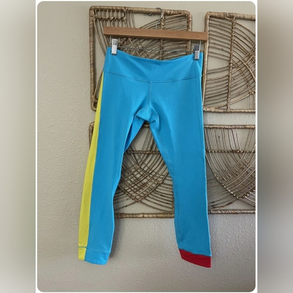 ๐Lululemon Amped Crop ๐Spry Blue / Sizzle ๐ป/ Love Red๐ - Picture 6 of 6